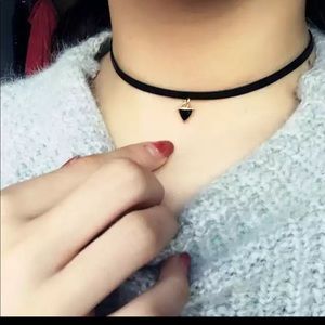 🖤 The black triangle.